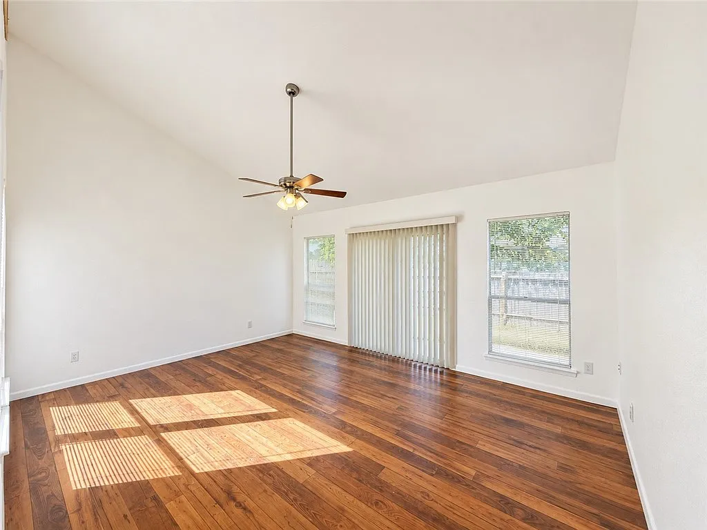 1 bed, 1.0 bath, 900 sqft, $1,195 — Photo 3