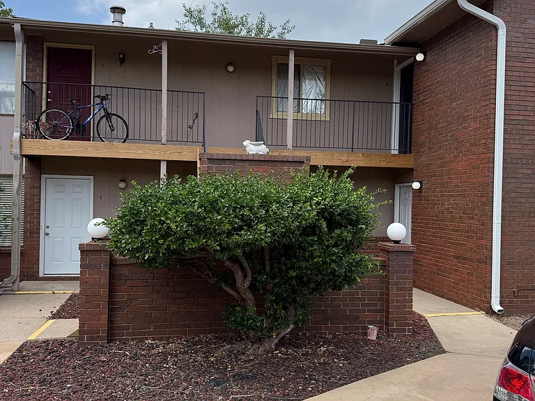 616 S Mount Carmel St #4 — Photo 3