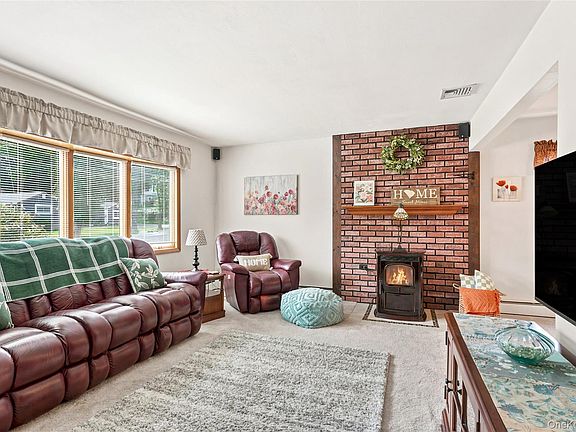 5th image of 355 Sprout Brook Road