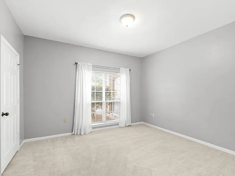 5521 E 51st St #8 — Photo 2