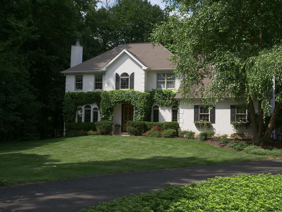 Meet 1000 Farm Lane.