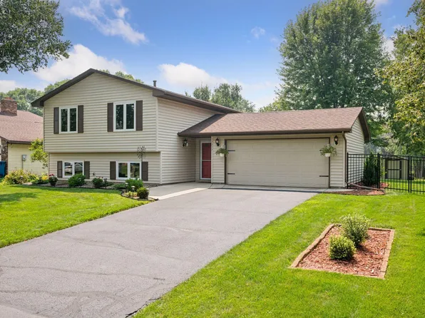 7417 W 100th St, Minneapolis, MN 55438