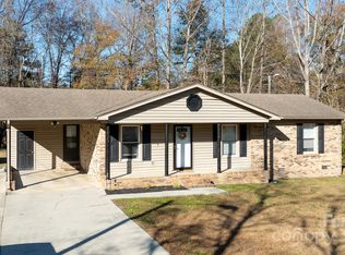 2438 Meadow Plaza Dr, Lancaster, SC 29720