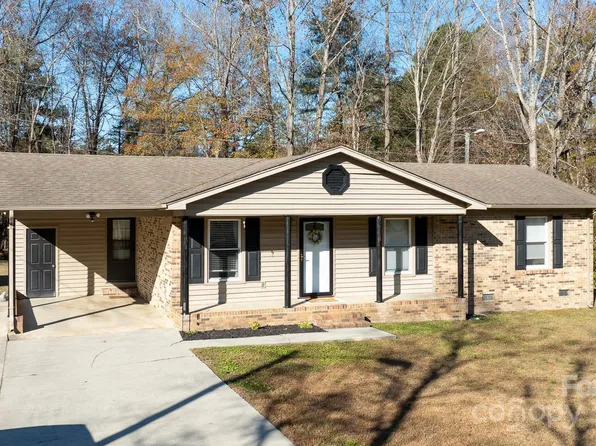 2438 Meadow Plaza Dr, Lancaster, SC 29720