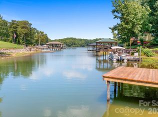7224 Right Angle St, Sherrills Ford, NC 28673