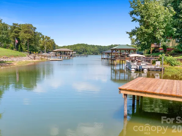 7224 Right Angle St, Sherrills Ford, NC 28673