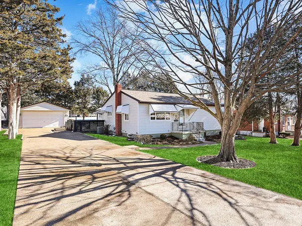 4849 Oakbrier Dr, Saint Louis, MO 63128