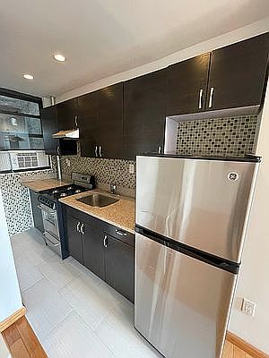 4th image of 9 Eldridge St #13