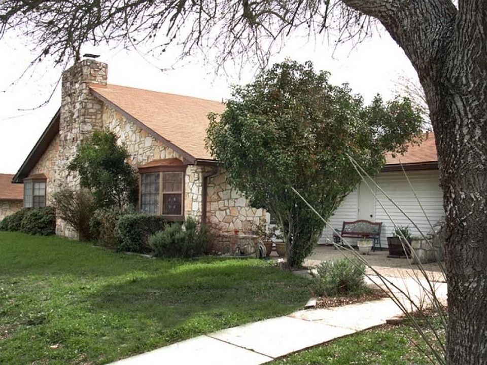 1st image of 527 Oak Park Dr