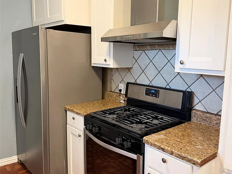 6902 Colony Park Dr — Photo 4