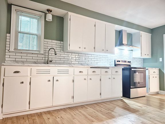 3rd image of 2805 N Avondale Blvd