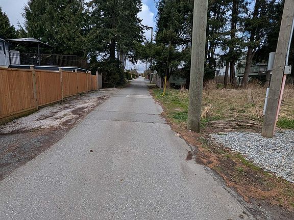 5th image of 15482 Semiahmoo Ave