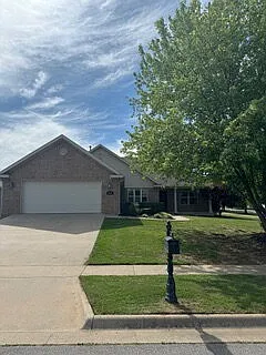 433 N Drewrys Bluff Dr — Photo 1