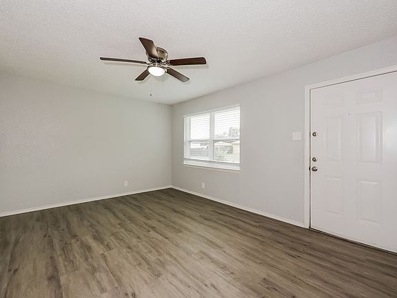 2nd image of 1238 Narcissus Ln