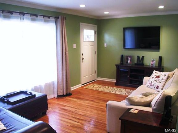 3rd image of 11824 Lillian Ave