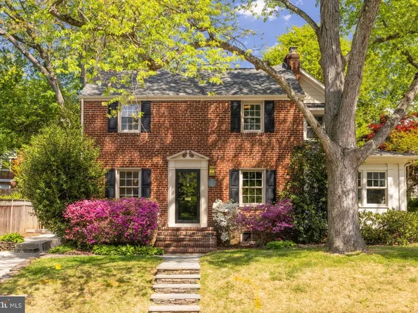 1105 N Powhatan St, Arlington, VA 22205