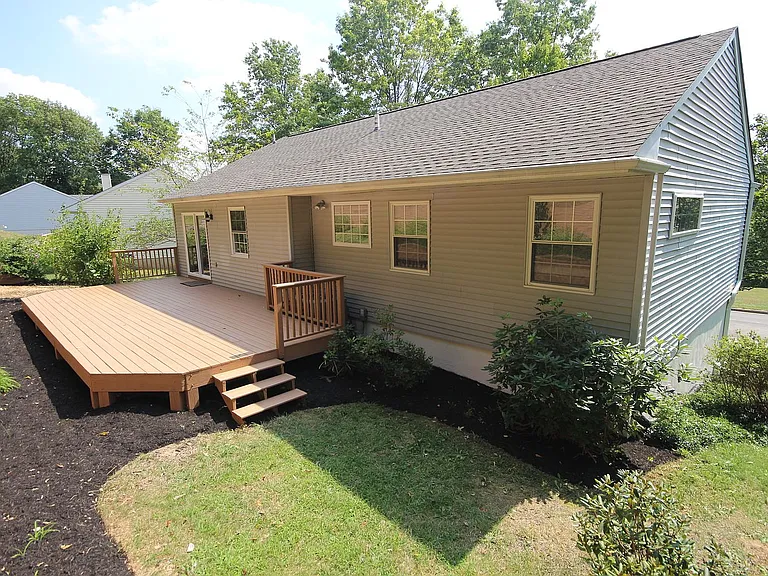 27 Michael Ln — Photo 2