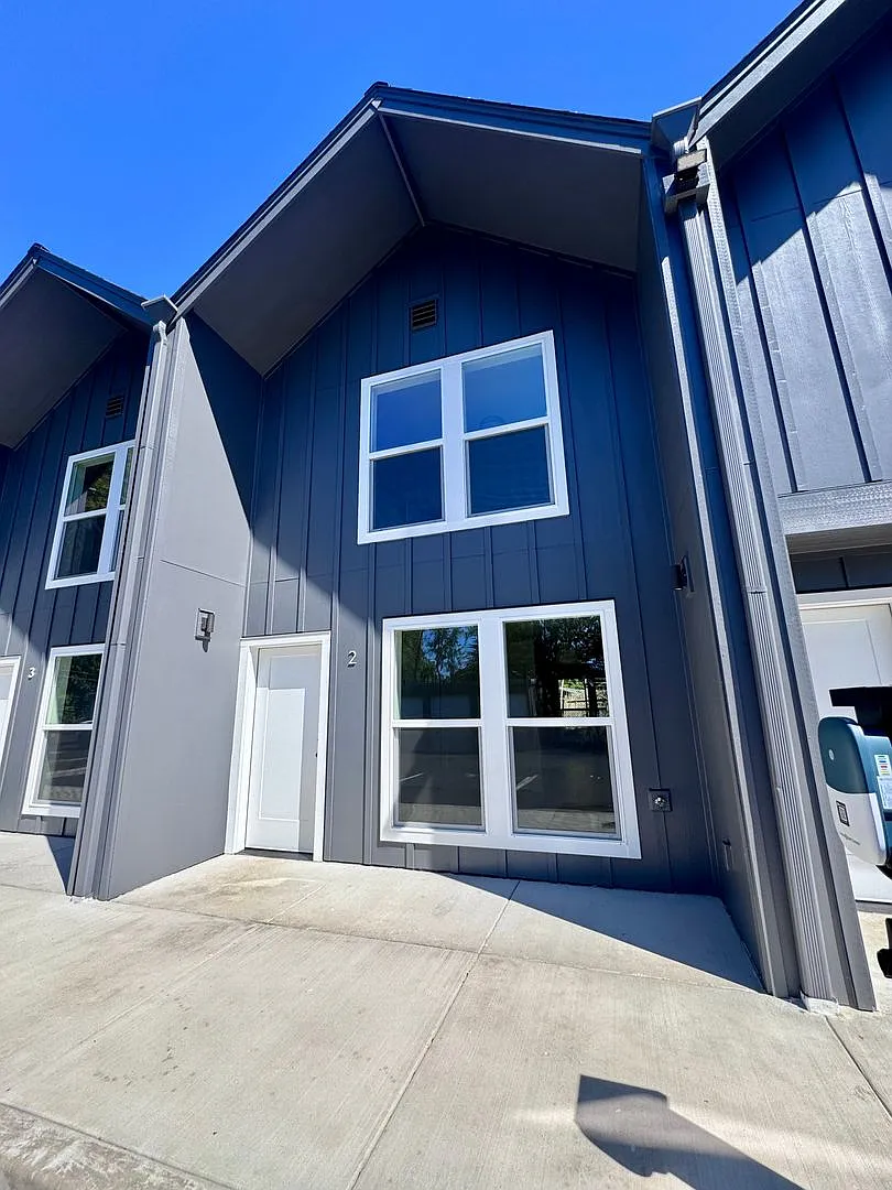 1st Months Rent Free ! New Construction, Beautiful, Townhomes! 2 & 3 Bedrm Units Available — Photo 2