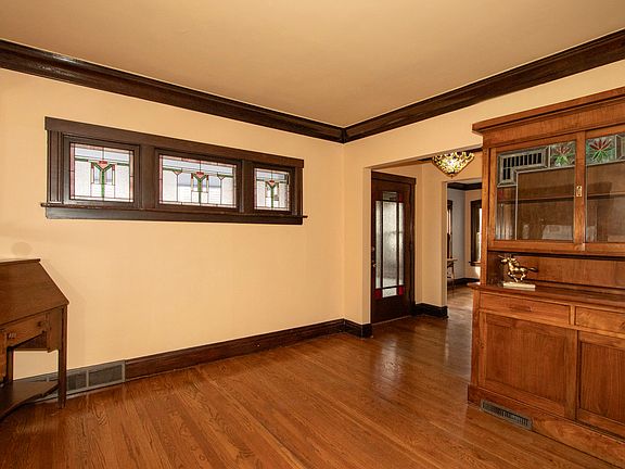 3rd image of 815 Wisconsin Ave