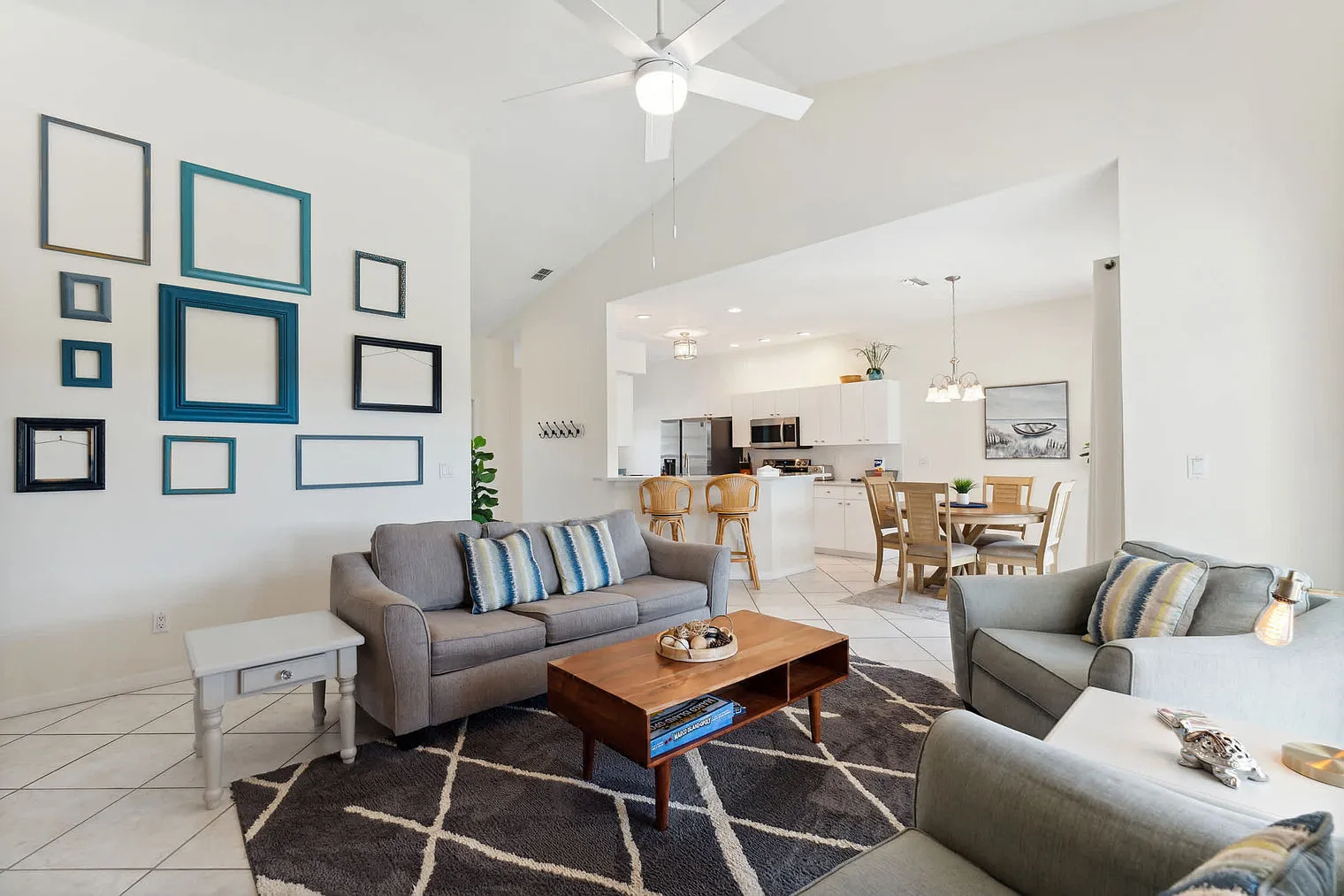 3 bed, 2.0 bath, 1840 sqft, $4,964 — Photo 2