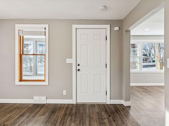 4th image of 4846 Dakota St SE