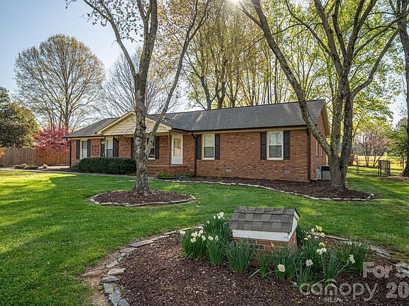 2nd image of 1624 Oak Trail Ln