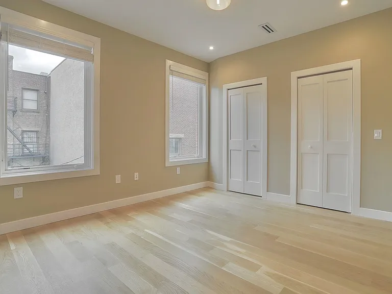 95 Court St — Photo 16