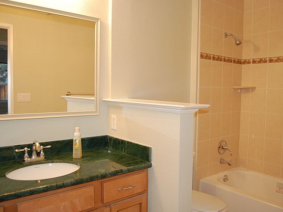 2nd Bath Room