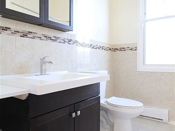 3rd image of 252 Van Horne St APT 3