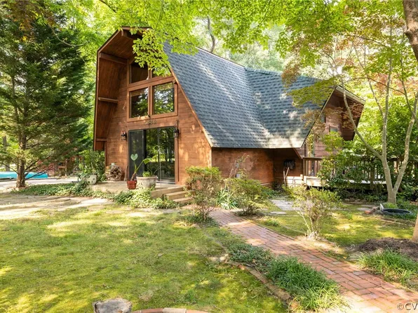 13473 Miller Rd, Chester, VA 23831