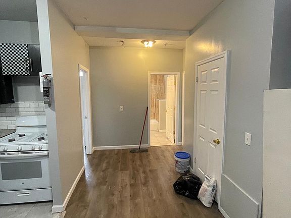 5th image of 526 Central Ave #201