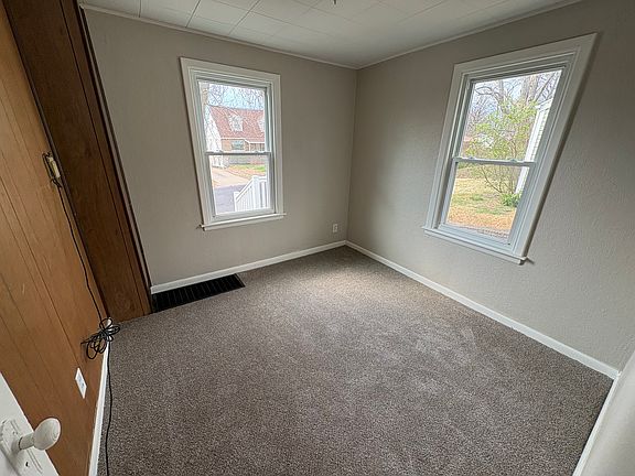 4th image of 3820 N Ashton Ave