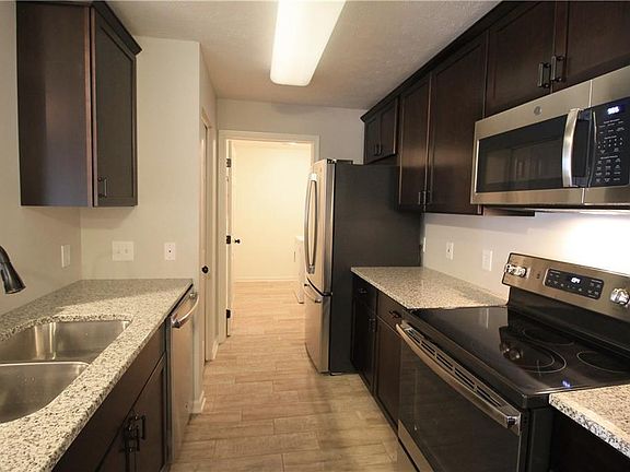 4th image of 29882 Lenox Dr Suite 121