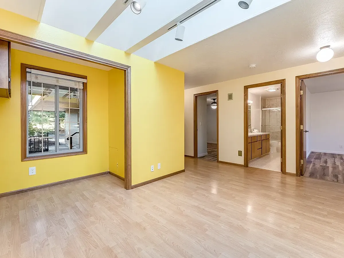 Building Photo - 1116 NW Springwood Ln