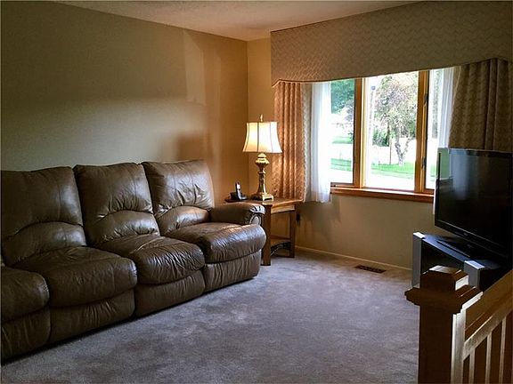 4th image of 11 Pembrooke Dr
