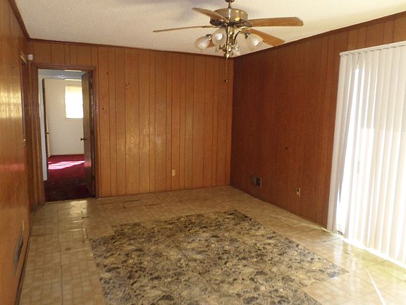 3rd image of 817 Danbury Dr