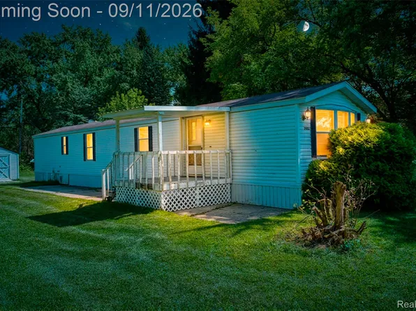 20835 W Trebesh Cir, Pinckney, MI 48169
