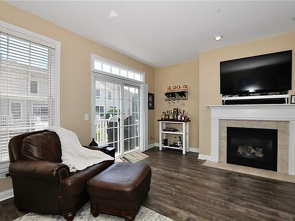 5th image of 8627 Meridian Square Dr