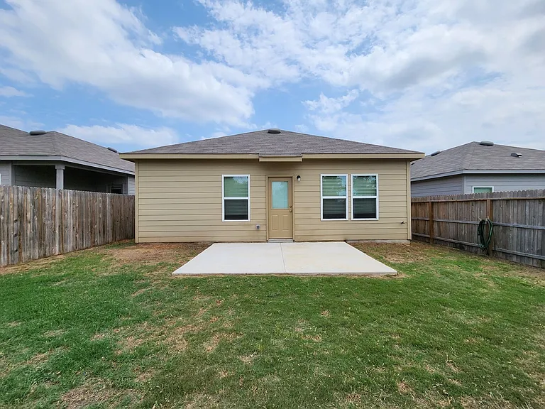 621 Jennifer Cv — Photo 25