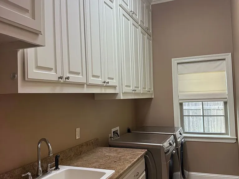 9572 Rochel Dr — Photo 88