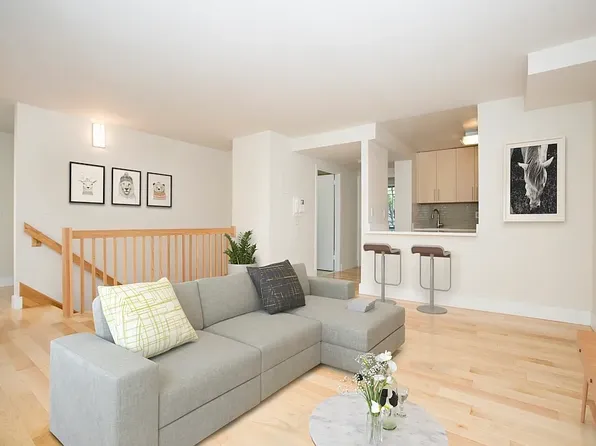 100 Jane St APT 2P, New York, NY 10014