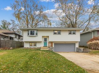 26W028 Prairie Ave, Wheaton, IL 60187