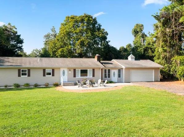 200 Osprey Dr, Montross, VA 22520