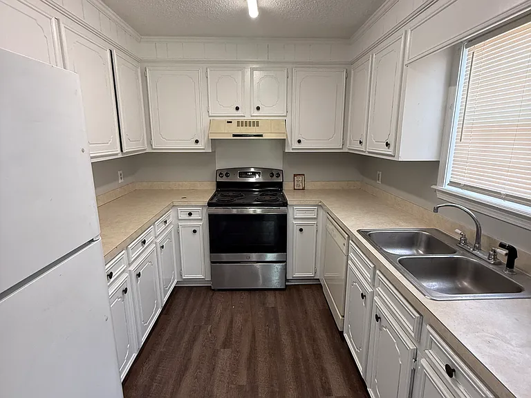 35 Meadowoods Ter — Photo 18