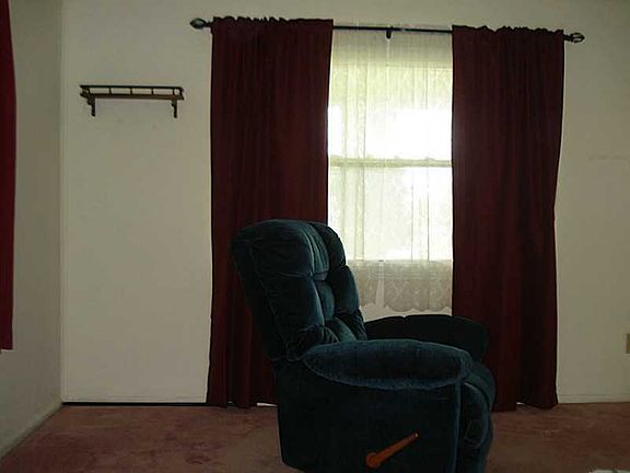 5th image of 821 Eastmoor Dr