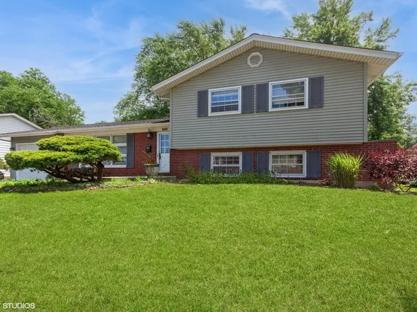 6805 Roberts Dr, Woodridge, IL 60517