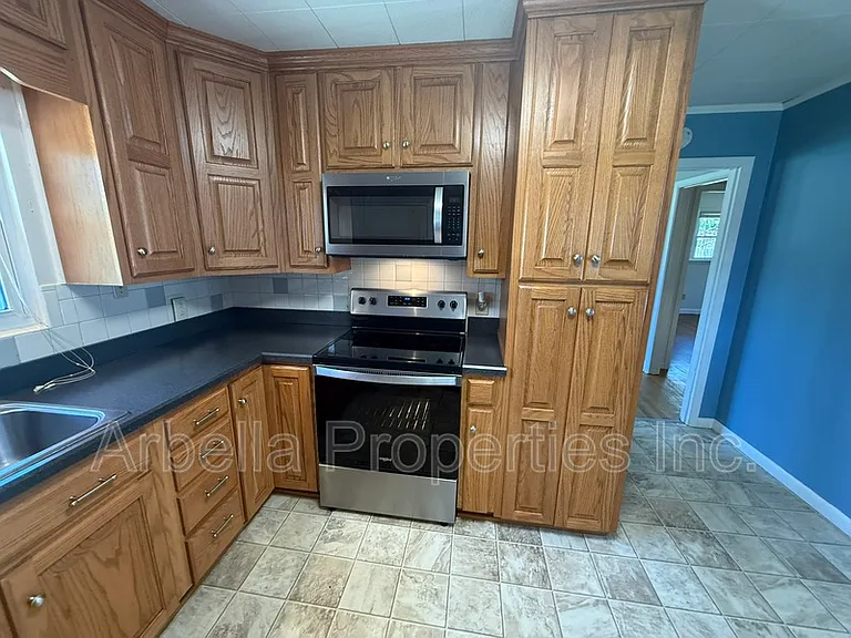 2239 Buckingham Rd — Photo 11