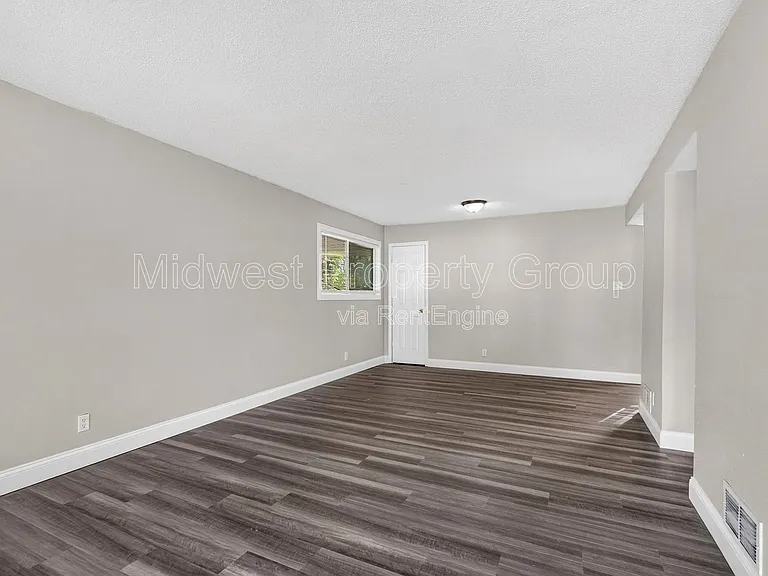 273 Roderick Dr — Photo 7