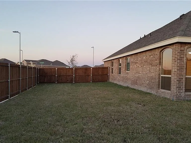 5261 Lost Creek Ln — Photo 19