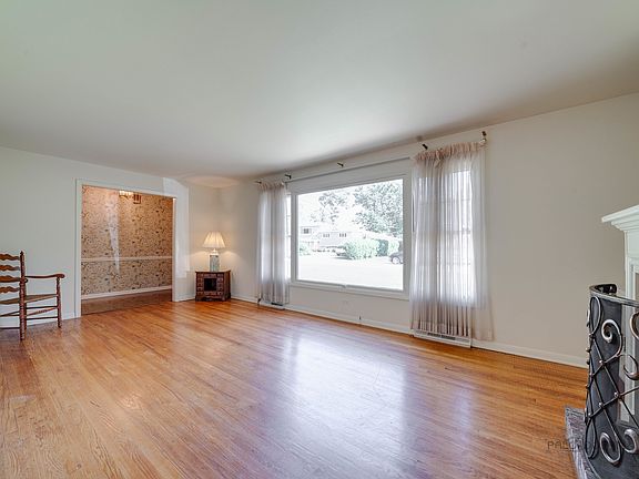 4th image of 3841 Lindenwood Ln
